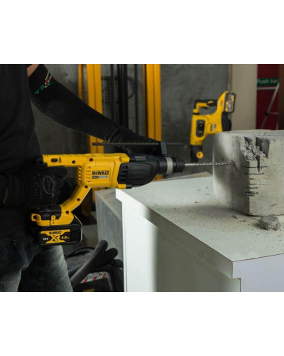 Перфоратор DeWALT DCH133M1