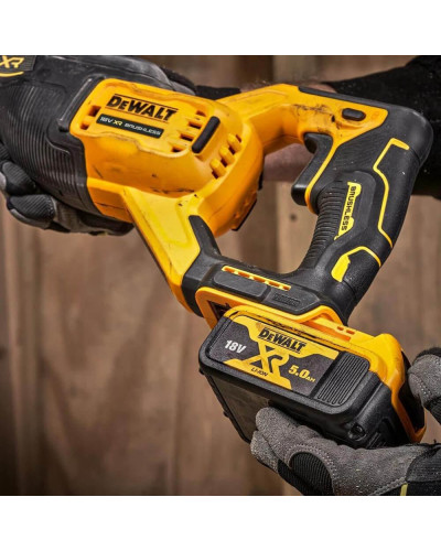 Шабельна пила DeWALT DCS382N