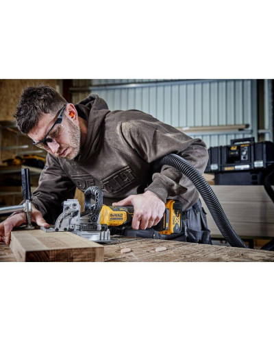 Фрезер DeWALT DCW682N