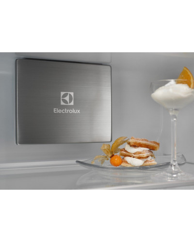 Холодильник с морозильной камерой Electrolux KNP7TE75S