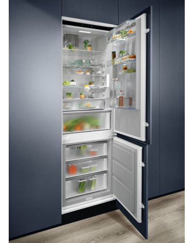 Холодильник с морозильной камерой Electrolux KNP7TE75S