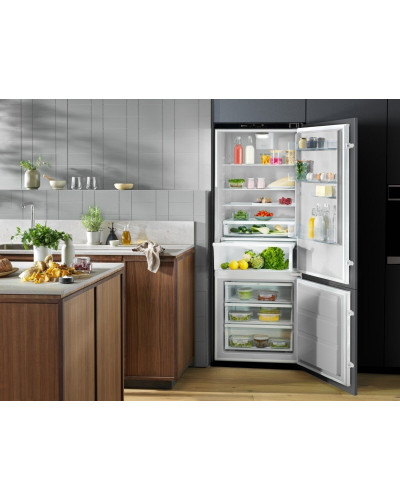 Холодильник с морозильной камерой Electrolux KNP7TE75S
