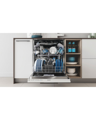 Посудомийна машина Indesit DIE 2B19 A