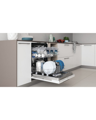 Посудомийна машина Indesit DIE 2B19 A