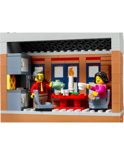 Блоковый конструктор LEGO Icons Holiday Main Street (10308)