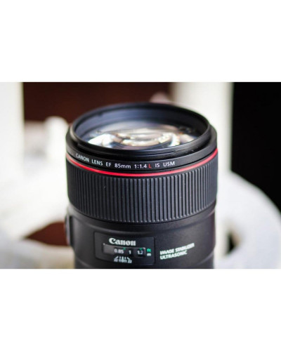 Стандартный объектив Canon EF 85mm f/1,4L IS USM (2271C005)