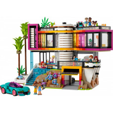 Блоковий конструктор LEGO Сучасний особняк Андреа (42639)