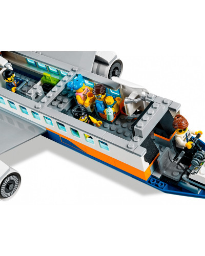 Блоковий конструктор LEGO City Пасажирський літак (60262)