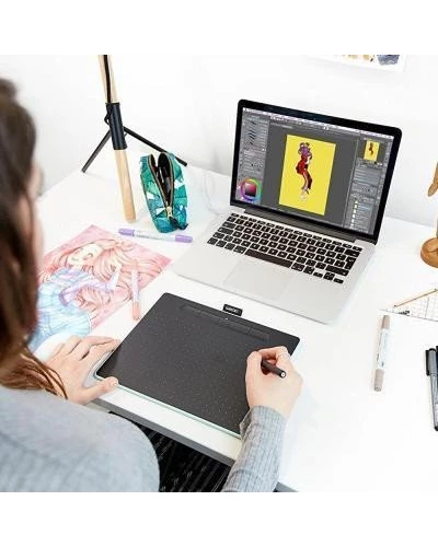 Графический планшет Wacom Intuos M Bluetooth Black (CTL-6100WLK-N)